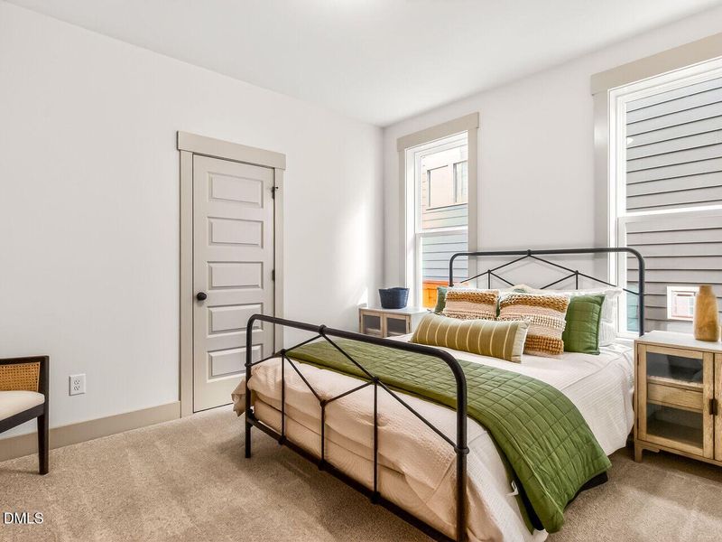 017-1280x960-guest-bedroom