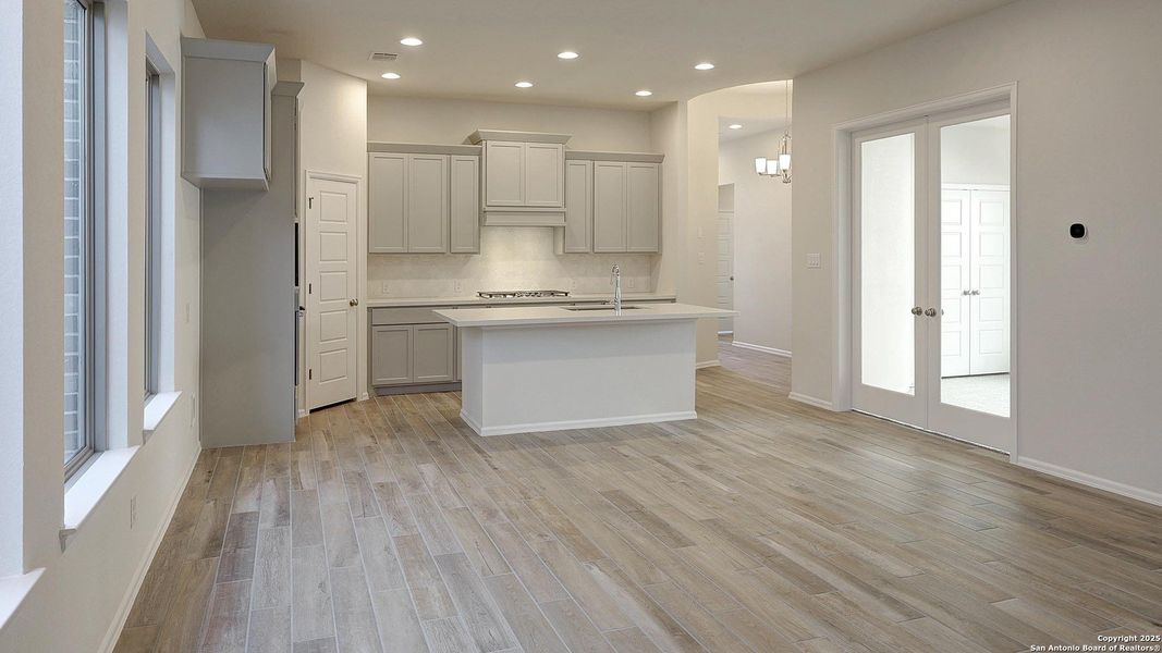 Spacious, unfurnished interior of a new home in Veranda 40', San Antonio (Image 20).