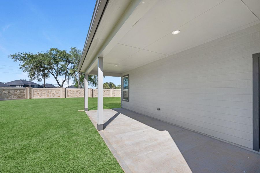 Exterior details and patio area of a home in Grand Oaks Village, Houston (Image 4). Exterior details and patio area of a home in Grand Oaks Village, Houston (Image 4).