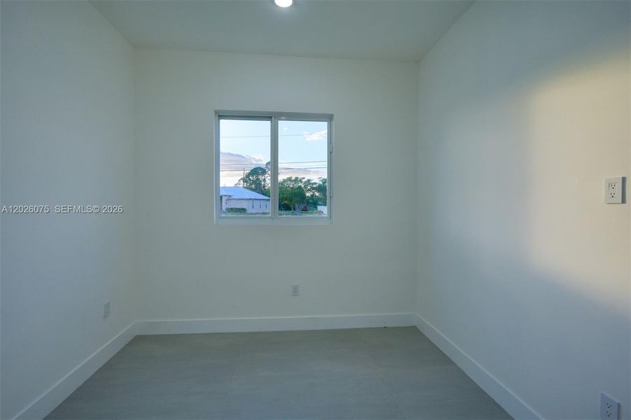 Spacious, unfurnished interior of a new home in , Cape Coral (Image 17).