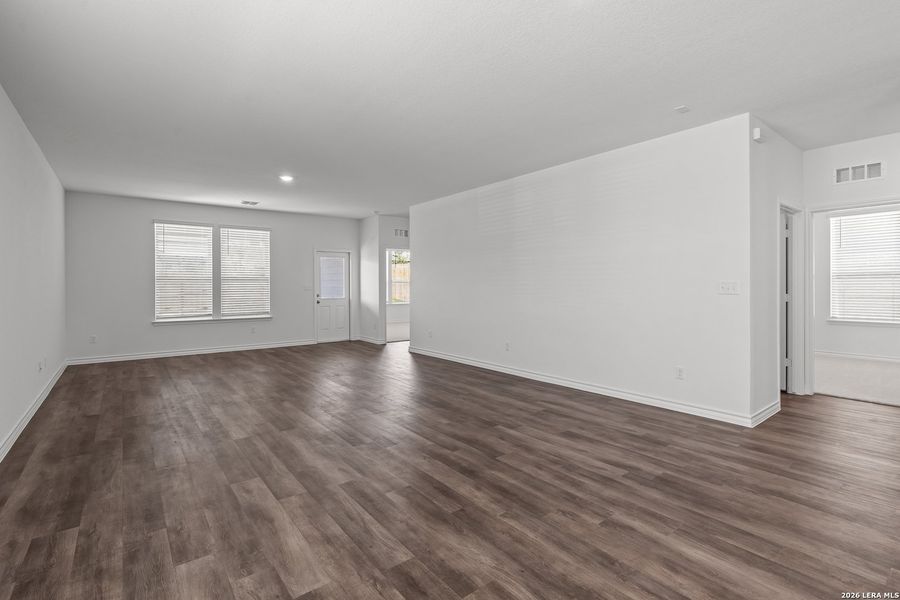 Spacious, unfurnished interior of a new home in Horizon Ridge, San Antonio (Image 22).