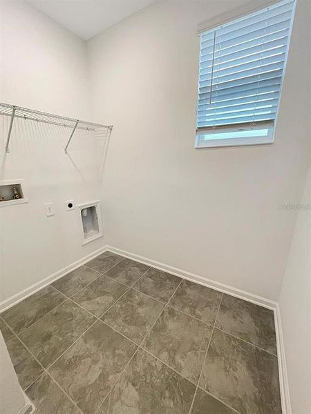 Spacious, unfurnished interior of a new home in , Davenport (Image 14).