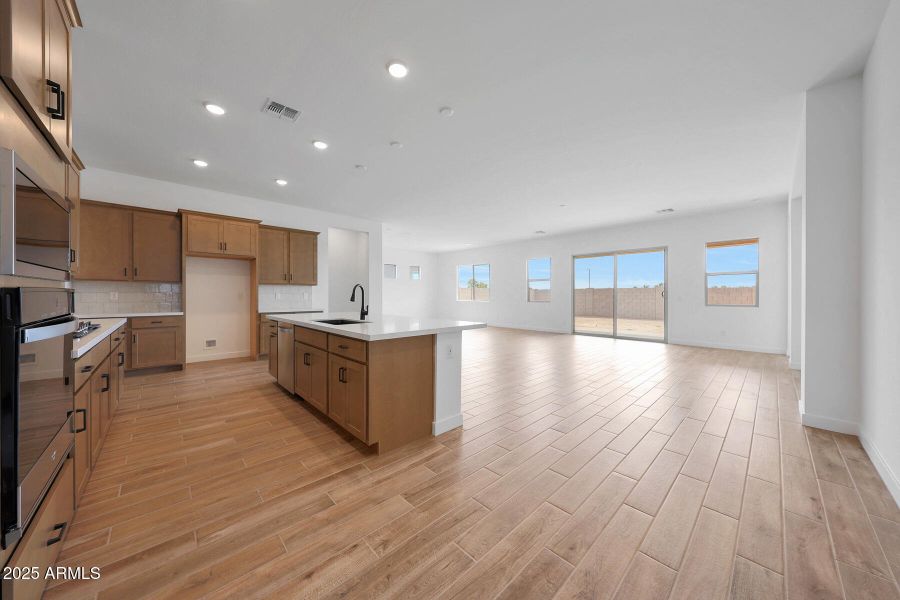 PHX_Landmarke_Lot 1191_Crimson_281_Great