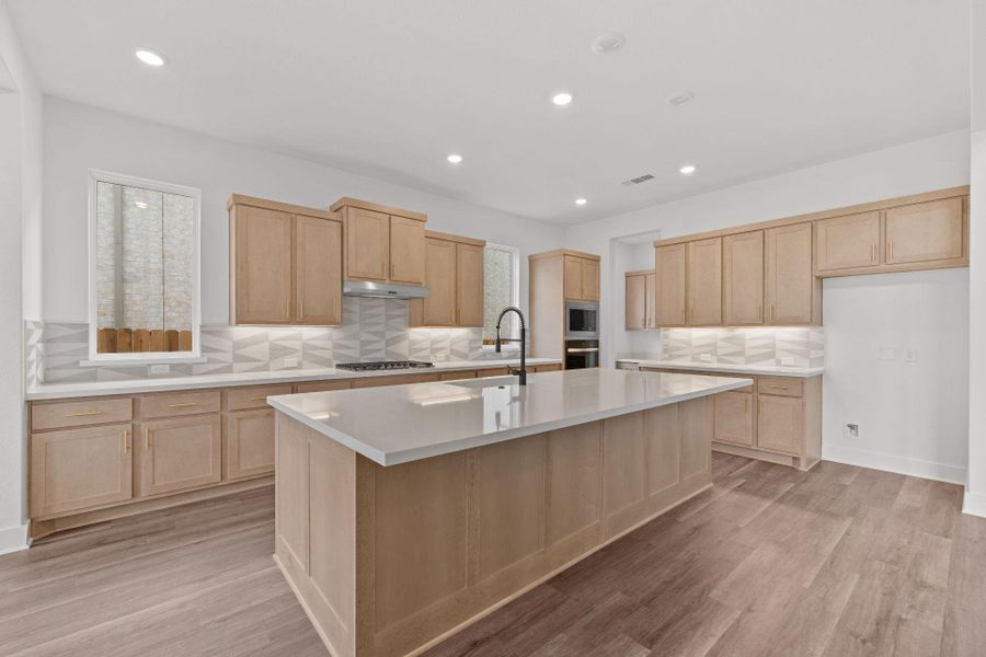 Large Center Island in Kitchen