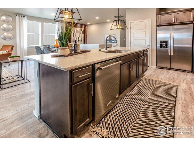 EXAMPLE PHOTO: KITCHEN ISLAND