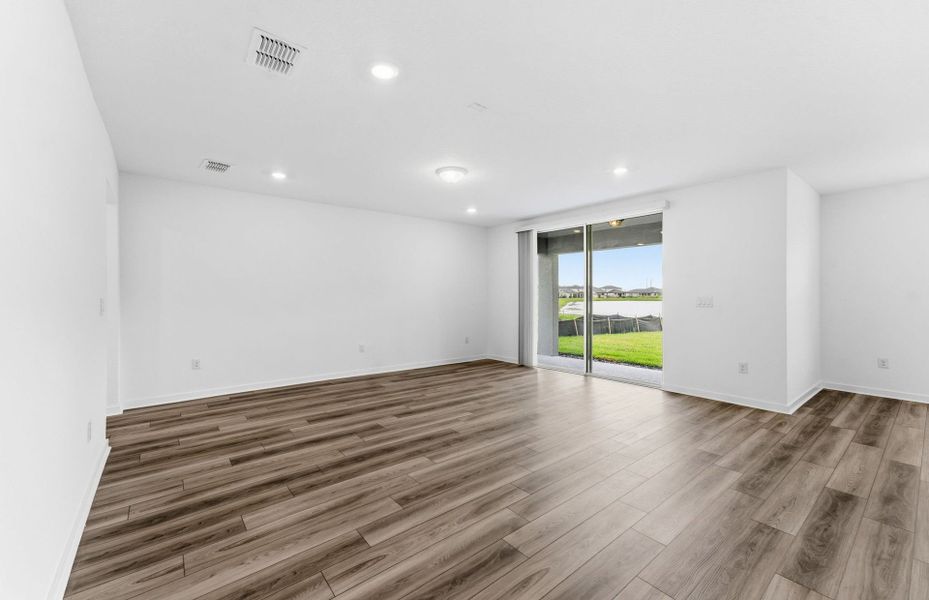 Spacious, unfurnished interior of a new home in Oakfield Trails, Parrish (Image 17).