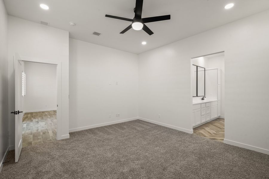 Spacious, unfurnished interior of a new home in Tierra Del Este 91, El Paso (Image 25). Spacious, unfurnished interior of a new home in Tierra Del Este 91, El Paso (Image 25).