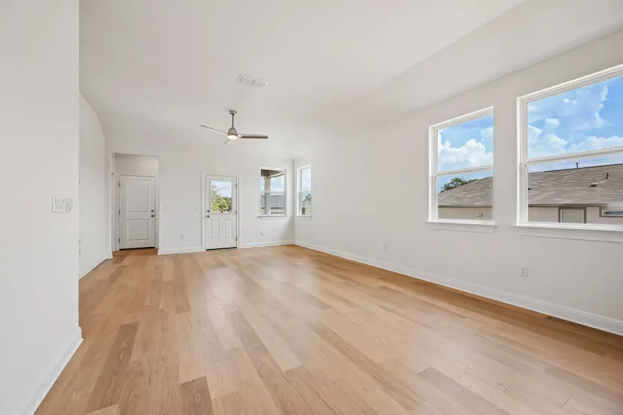 Spacious, unfurnished interior of a new home in Sage Hollow, Kyle (Image 11).