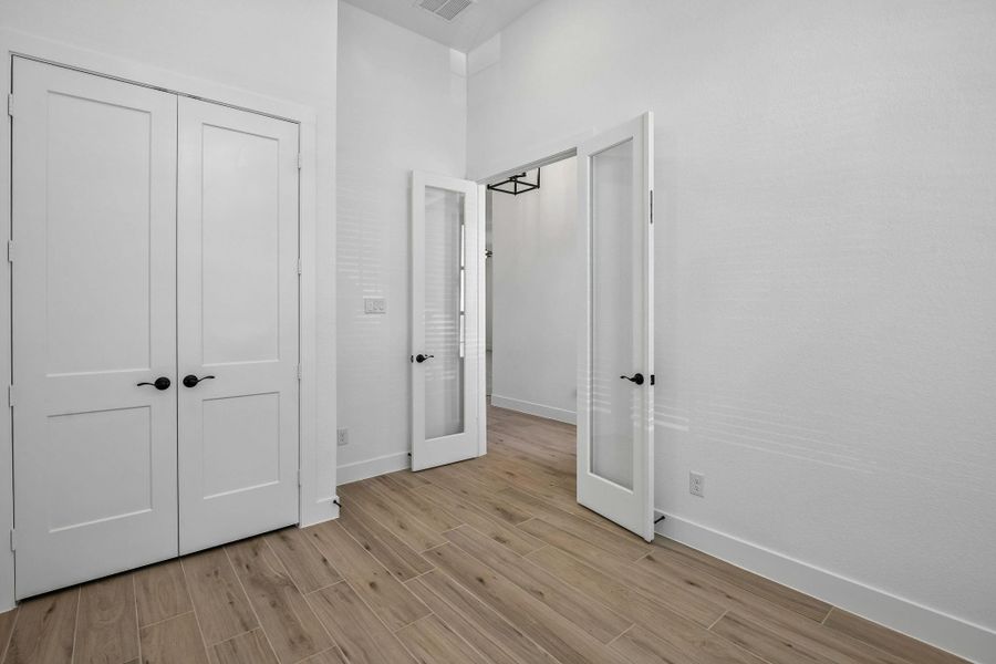 Spacious, unfurnished interior of a new home in Artavia, Conroe (Image 10).