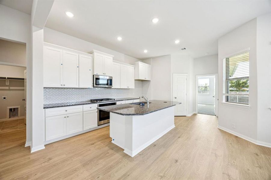 3-2021Jade_003 3-2021Jade_003