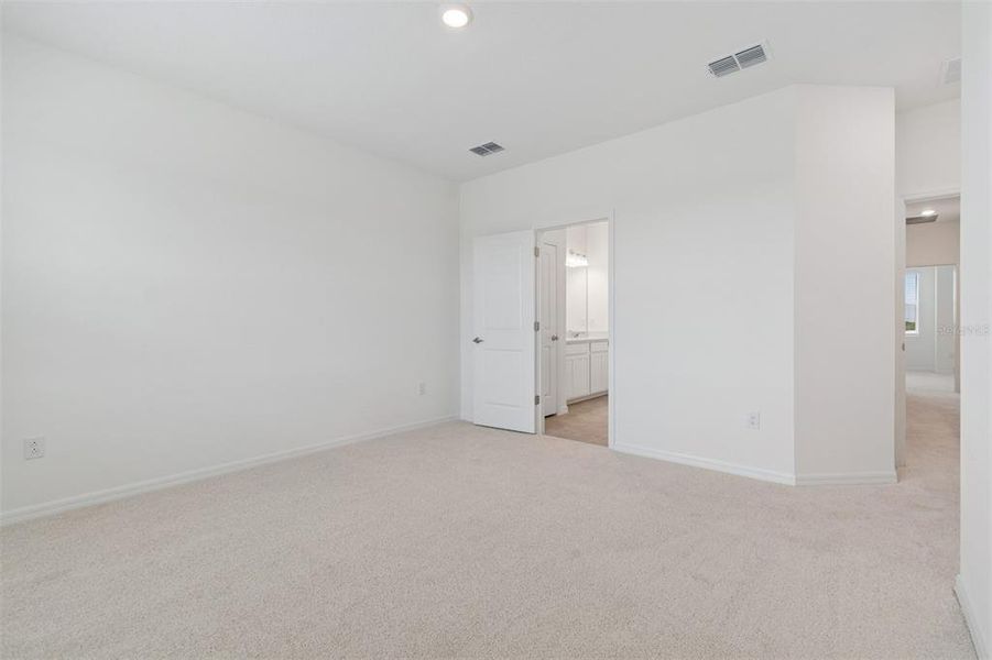 Spacious, unfurnished interior of a new home in Waterset Townhomes, Apollo Beach (Image 24).
