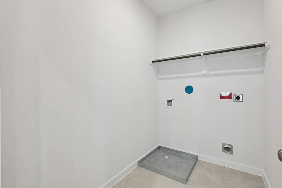 Spacious, unfurnished interior of a new home in Parkway Commons - City Series, Missouri City (Image 15).