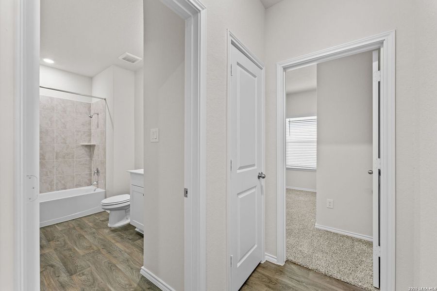 Spacious, unfurnished interior of a new home in Laurel Vistas, San Antonio (Image 22).