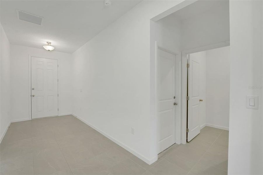 Spacious, unfurnished interior of a new home in Willowbrook North, Winter Haven (Image 34).