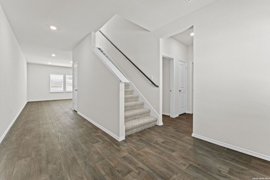 Spacious, unfurnished interior of a new home in Laurel Vistas, San Antonio (Image 13).
