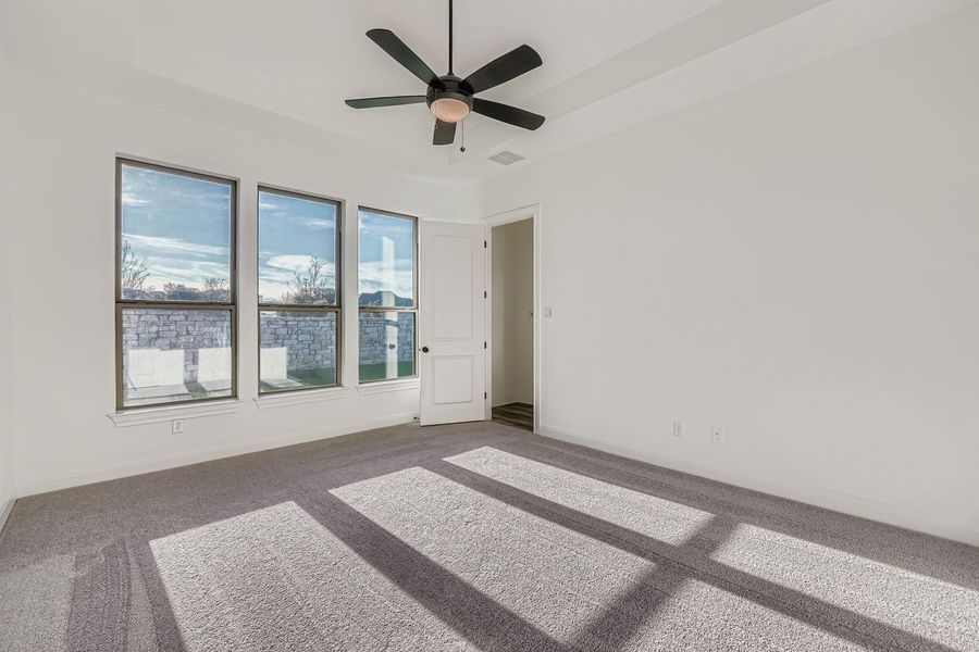 Spacious, unfurnished interior of a new home in 6 Creeks, Kyle (Image 9).