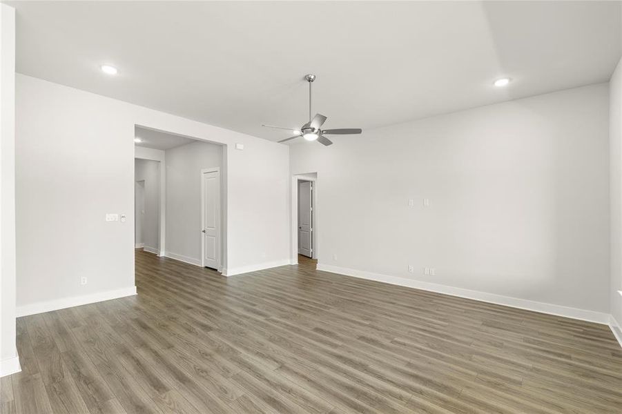 Spacious, unfurnished interior of a new home in Somerset Park, Rockwall (Image 17).