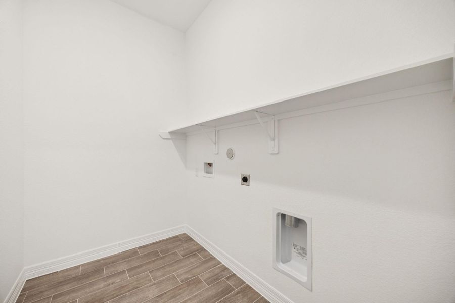 Spacious, unfurnished interior of a new home in Valencia, Manvel (Image 12).