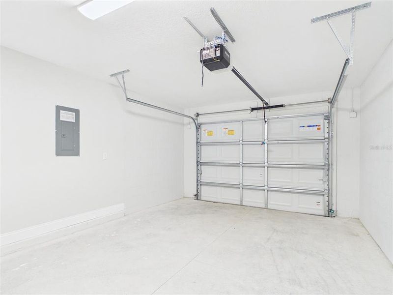 Spacious, unfurnished interior of a new home in , Lakeland (Image 23).