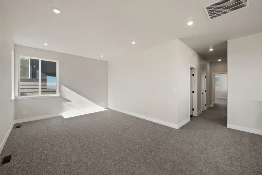 Spacious, unfurnished interior of a new home in Trumark Homes at Sterling Ranch, Littleton (Image 20).
