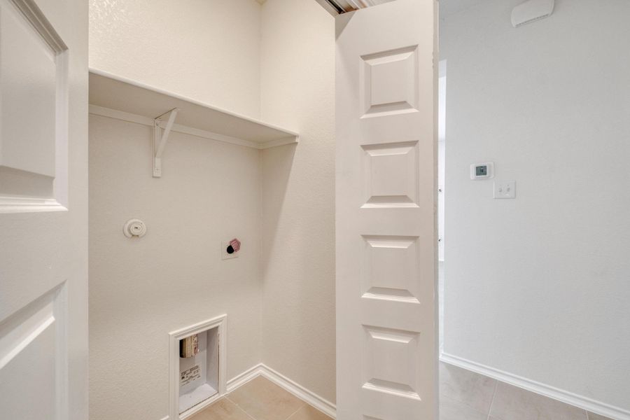 Spacious, unfurnished interior of a new home in Sonterra - Cool Water, Jarrell (Image 24).