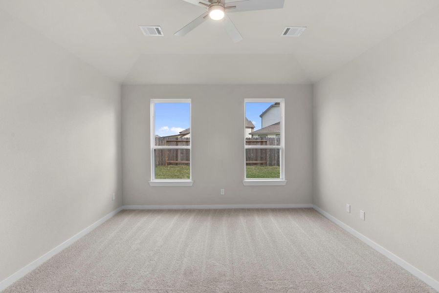 Spacious, unfurnished interior of a new home in Huntington Place, Rosharon (Image 15).