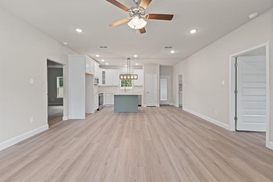 Spacious, unfurnished interior of a new home in , Cleburne (Image 16). Spacious, unfurnished interior of a new home in , Cleburne (Image 16).