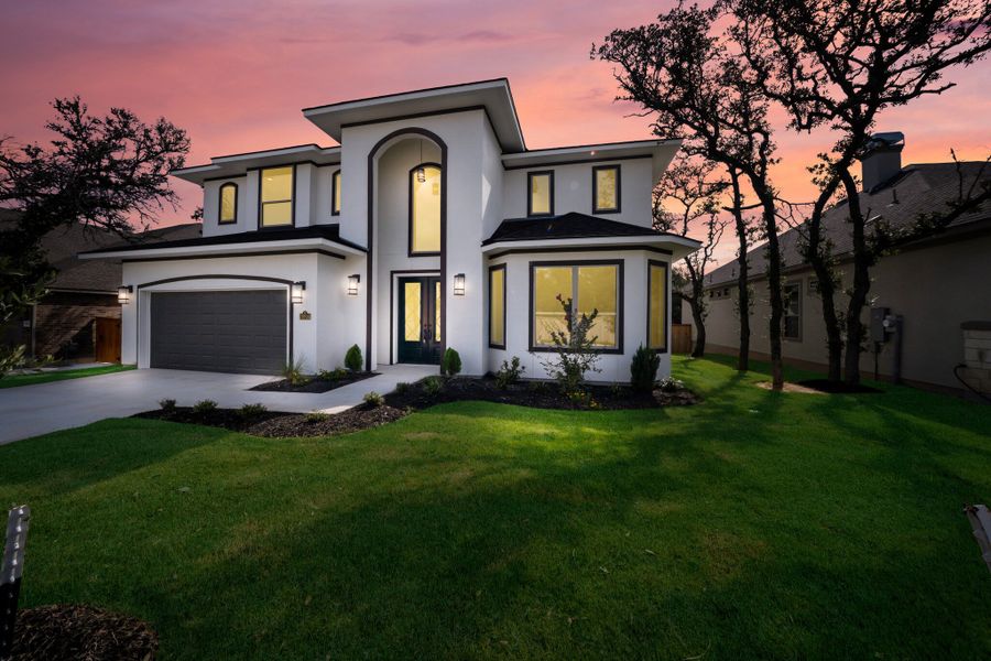 Representative exterior details of a home built from the The Travis by Whitestone Custom Homes in Johnson Ranch, Bulverde (Image 29).