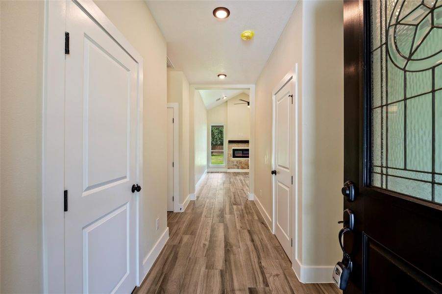 Spacious, unfurnished interior of a new home in , Alvin (Image 26).