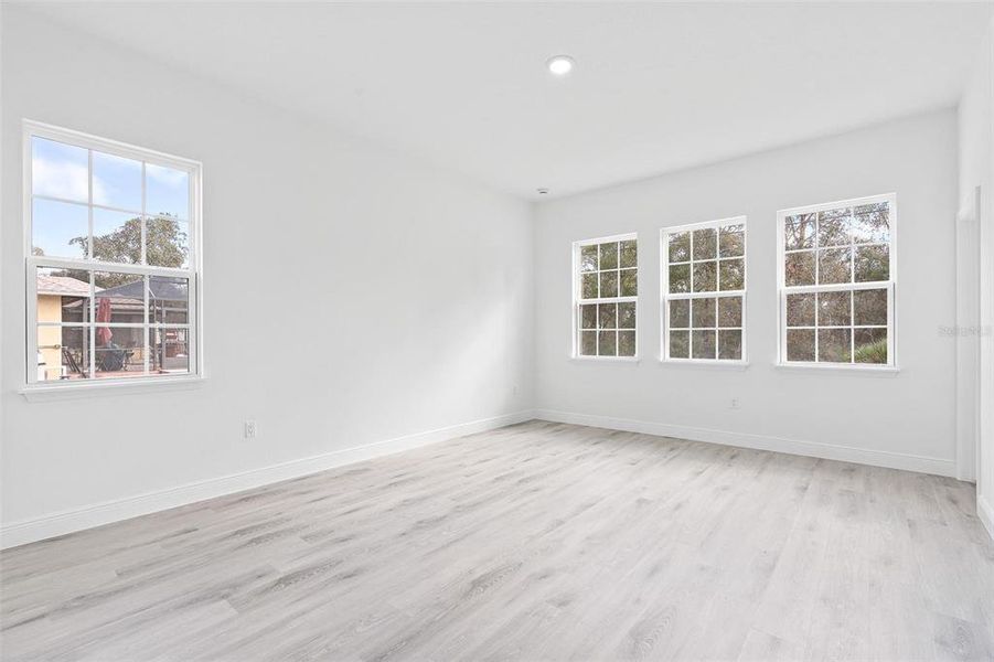 Spacious, unfurnished interior of a new home in , Ocala (Image 28).