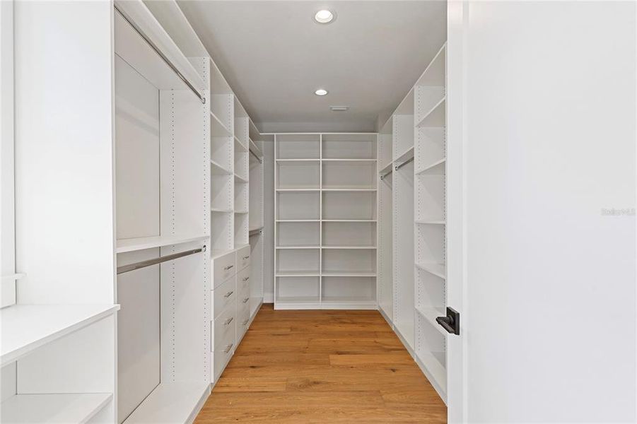 Spacious, unfurnished interior of a new home in , St. Petersburg (Image 25). Spacious, unfurnished interior of a new home in , St. Petersburg (Image 25).