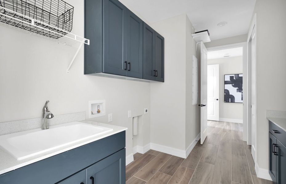 Representative furnished interior of a home built from the Renown by Del Webb in Del Webb Saint Johns, St. Johns (Image 9).