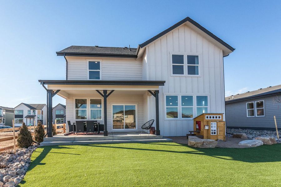 Representative exterior details of a home built from the Twain by Hartford Homes in Trailside, Timnath (Image 27).