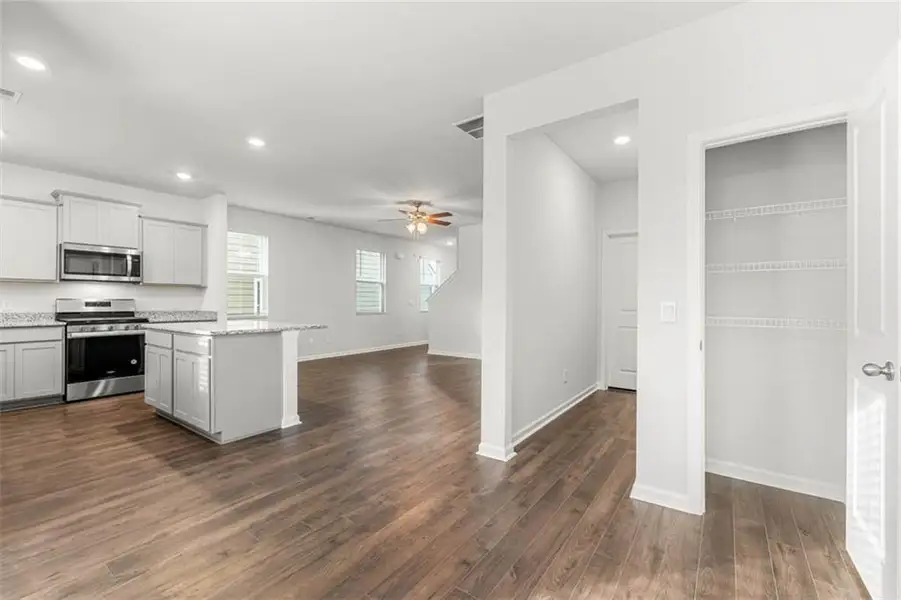 Spacious, unfurnished interior of a new home in Shoal Creek, Hampton (Image 27).