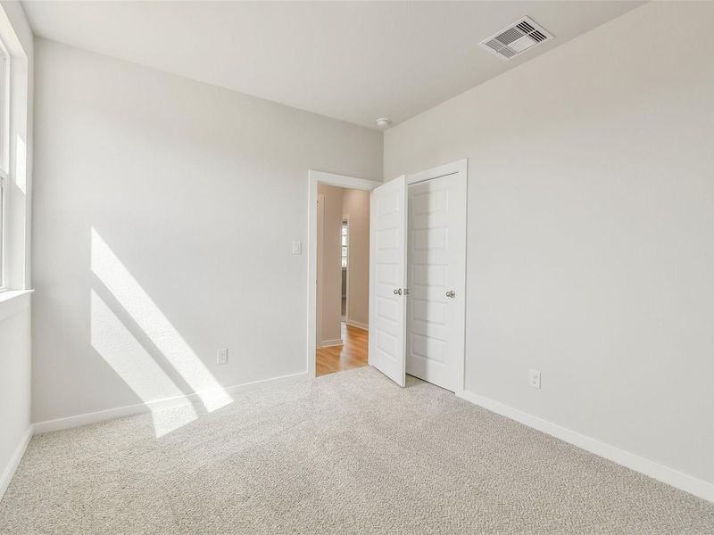 Spacious, unfurnished interior of a new home in Spring Branch Crossing, Conroe (Image 31).