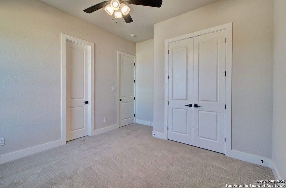 Spacious, unfurnished interior of a new home in Verandas at the Rim, San Antonio (Image 17). Spacious, unfurnished interior of a new home in Verandas at the Rim, San Antonio (Image 17).