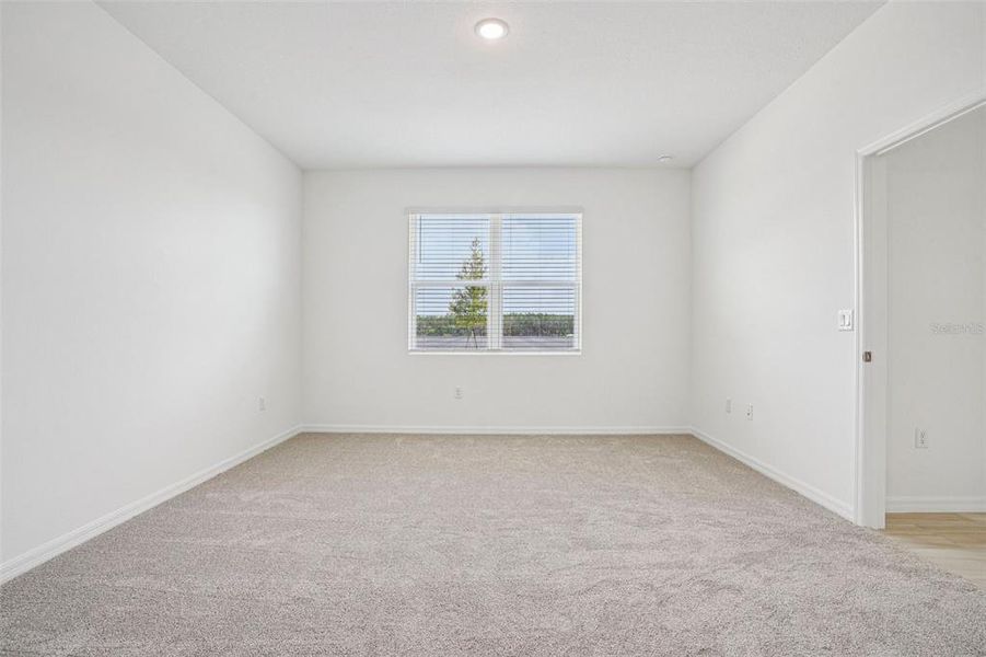 Spacious, unfurnished interior of a new home in Oakview, Apopka (Image 24).