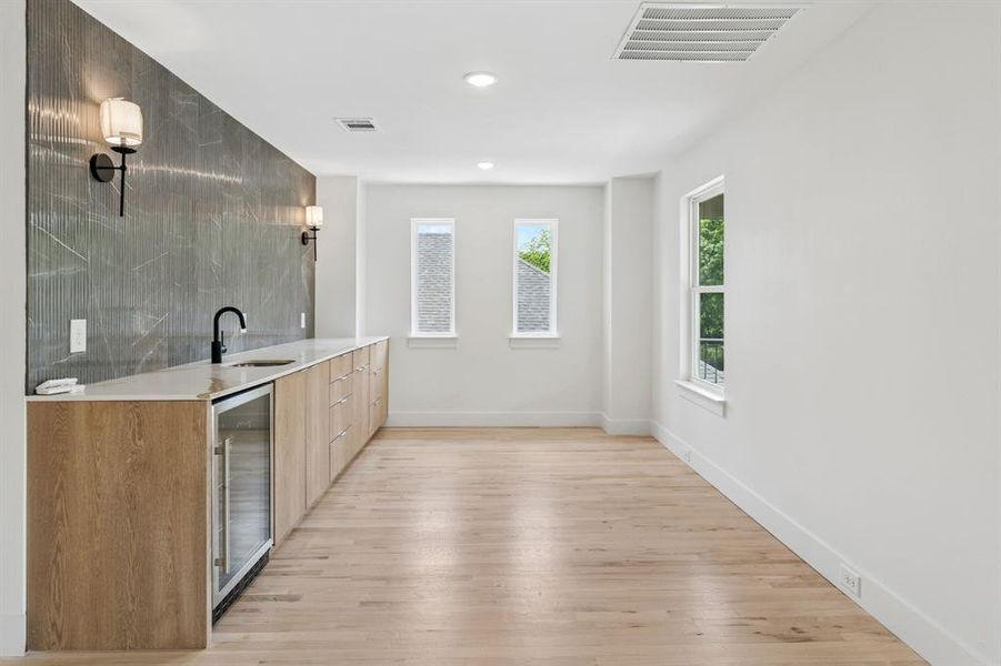 Wet bar area perfect for entertaining.