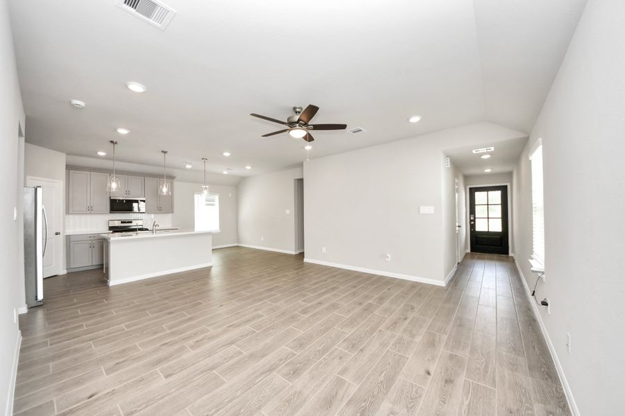 Spacious, unfurnished interior of a new home in Montgomery Ridge, Montgomery (Image 14).