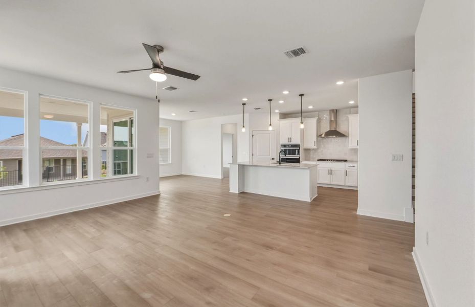 Spacious, unfurnished interior of a new home in Sun City Texas, Georgetown (Image 35).