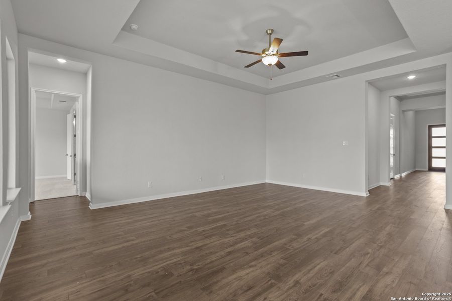 Spacious, unfurnished interior of a new home in Stillwater Ranch, San Antonio (Image 26).