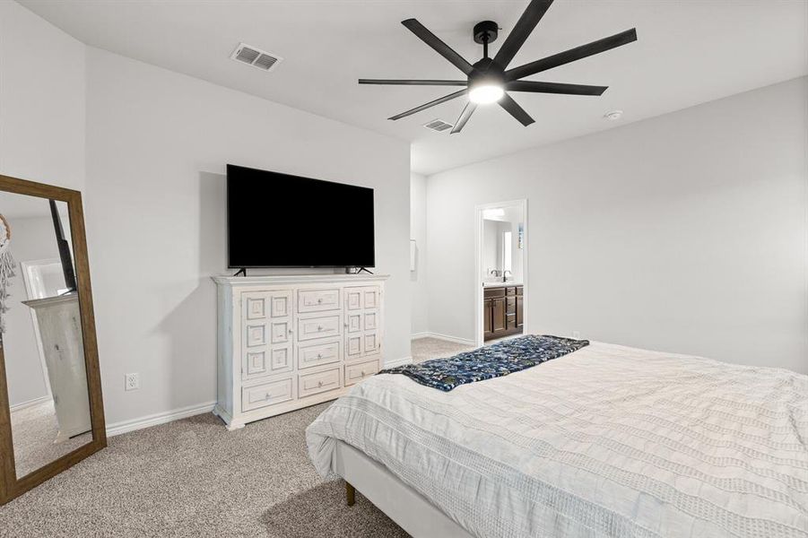 Furnished interior view inside a new home in Foxborough, Waco (Image 32).