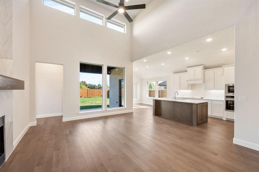 Spacious, unfurnished interior of a new home in The Retreat at North Grove 60, Waxahachie (Image 29).