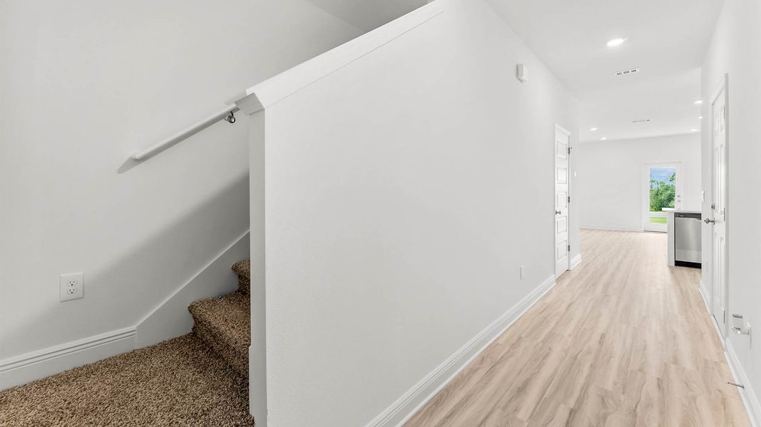 Spacious, unfurnished interior of a new home in Chateau Nemours, Port Saint Joe (Image 12).