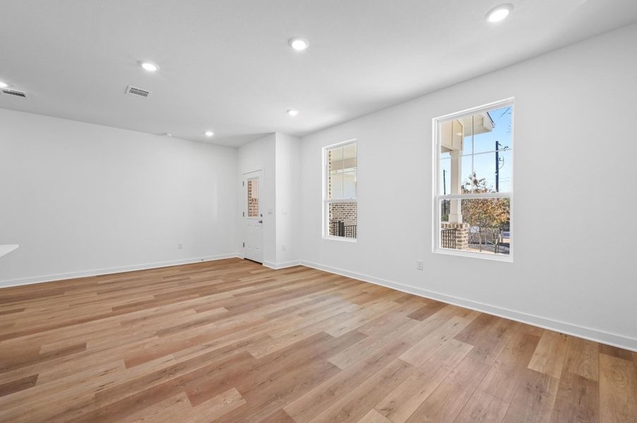 Spacious, unfurnished interior of a new home in , Buda (Image 13).