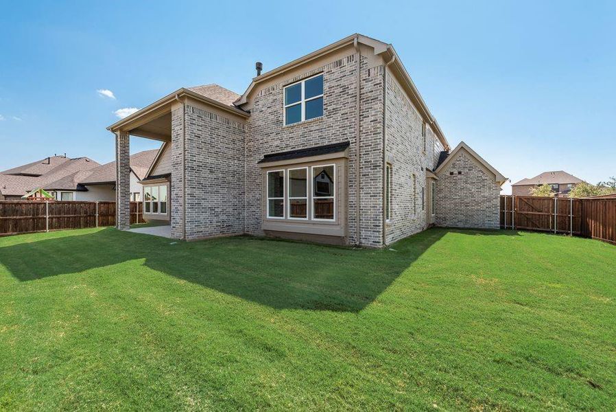 Exterior details and patio area of a home in South Pointe, Mansfield (Image 2).