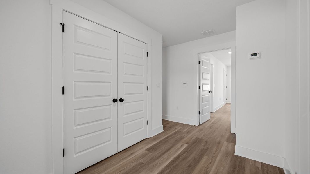 Spacious, unfurnished interior of a new home in Colonial East, Panama City Beach (Image 26). Spacious, unfurnished interior of a new home in Colonial East, Panama City Beach (Image 26).