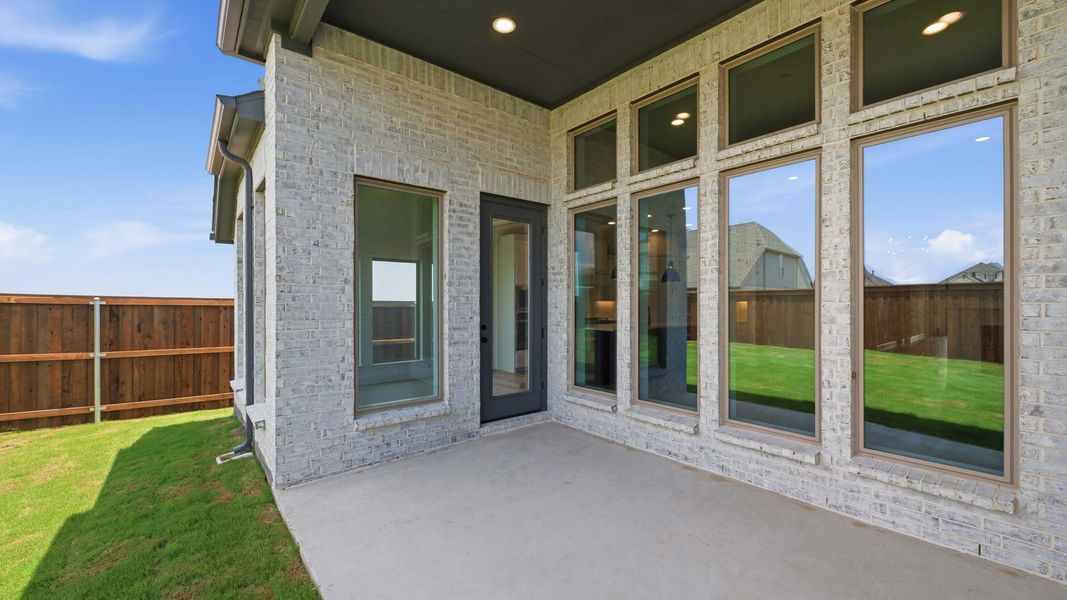 Exterior details and patio area of a home in Meraki, Forney (Image 3).
