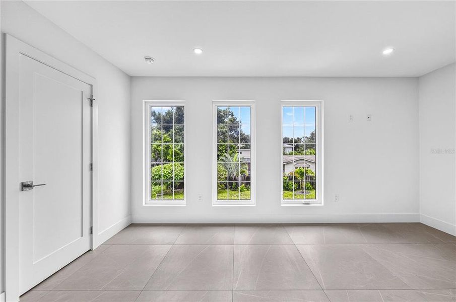 Spacious, unfurnished interior of a new home in , Sarasota (Image 53).