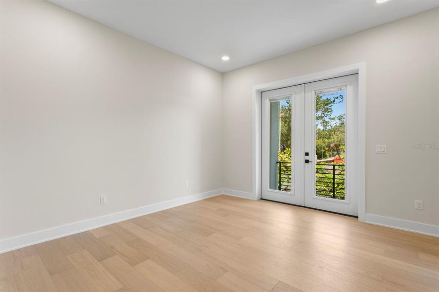 Spacious, unfurnished interior of a new home in , Tampa (Image 19).